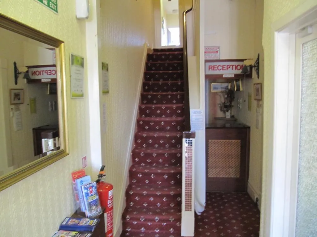 Kingscliff Bed and Breakfast Blackpool 4*,